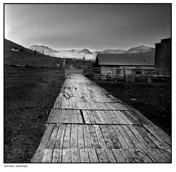 PHOTO FROM MARCIN SAUTER'S RUSSIA, SYBERIA, SPITSBERGEN COLLECTION, SIDE LENGTH 30 CM 10 COLLECTOR’S PHOTOS – THE PRICE IS NEGOTIABLE, SINGLE PHOTO