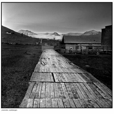 PHOTO FROM MARCIN SAUTER'S RUSSIA, SYBERIA, SPITSBERGEN COLLECTION, SIDE LENGTH 30 CM 10 COLLECTOR’S PHOTOS – THE PRICE IS NEGOTIABLE, SINGLE PHOTO