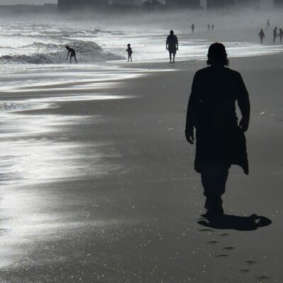 MAN WALKING ON THE BEACH, PHOTO TAKEN WITH SAMSUNG GALAXY S22 PHONE, COLOR, PHOTO SIZE ACCORDING TO INDIVIDUAL ORDER, 300 DOLLARS, KAROLNA ROG